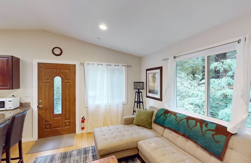 Villa Grande House | Dog-friendly home with a deck, hot tub, washer/dryer - golf nearby