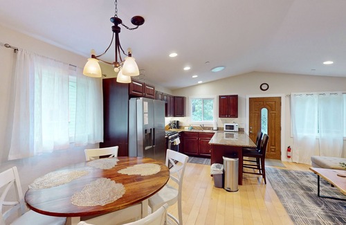 Villa Grande House | Dog-friendly home with a deck, hot tub, washer/dryer - golf nearby