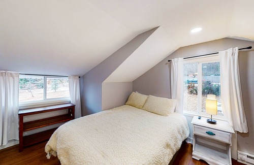 Hope House | Dog-friendly home with gorgeous mountain view, large deck/yard & woodstove