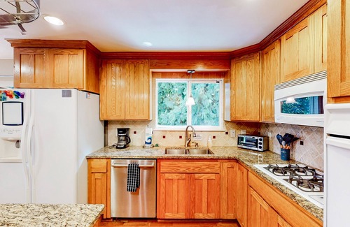Maple Heights-Lake Desire House | Dog-friendly home with large yard, inviting deck & spacious layout