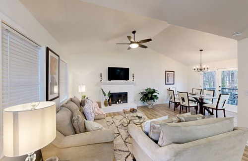 Kennesaw House | Dog-friendly home with full kitchen, washer/dryer, furnished deck, & AC