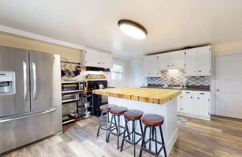 Penn Yan House | Dog-friendly home with washer/dryer, outdoor dining & grill - walk to town