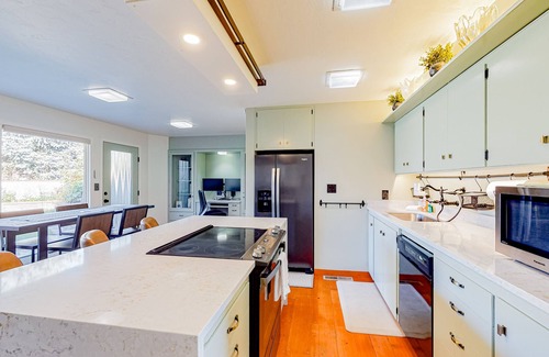 Redmond House | Dog-friendly home with great deck, firepit - walk to shops & dining