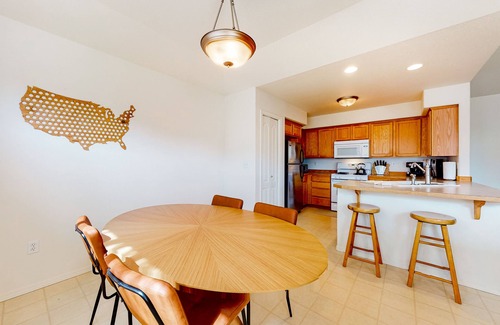 Redmond House | Dog-friendly home with enclosed yard, fireplace, W/D, central AC, & streaming