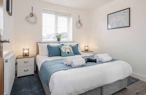Maidenhead House | Dog Friendly House with Free Onsite Parking & Wifi