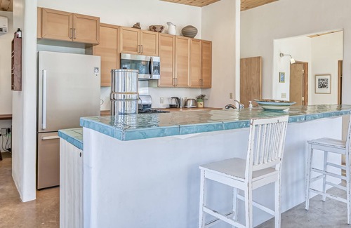 Arroyo Hondo House | Dog-friendly house with cabin, mountain views, central AC & washer/dryer