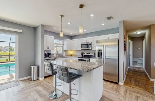 Oakland Hills House | Dog friendly house with private pool, lanai, and washer & dryer