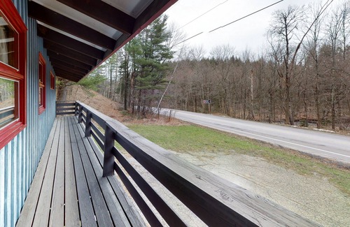 Waitsfield House | Dog-friendly house with fast WiFi, large fireplace, foosball, washer & dryer