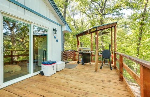 Kingston House | Dog-Friendly Kingston Cabin with Wraparound Deck!