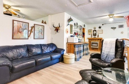 Kingston House | Dog-Friendly Kingston Cabin with Wraparound Deck!