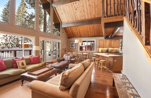 Carnelian Bay Ski Chalet | Dog-Friendly Lake Tahoe Cabin w/Hot Tub, Sleeps 8