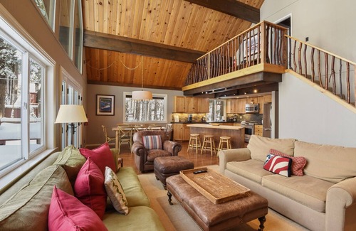 Carnelian Bay Ski Chalet | Dog-Friendly Lake Tahoe Cabin w/Hot Tub, Sleeps 8