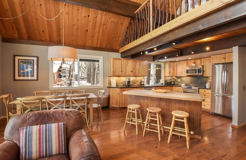 Carnelian Bay Ski Chalet | Dog-Friendly Lake Tahoe Cabin w/Hot Tub, Sleeps 8