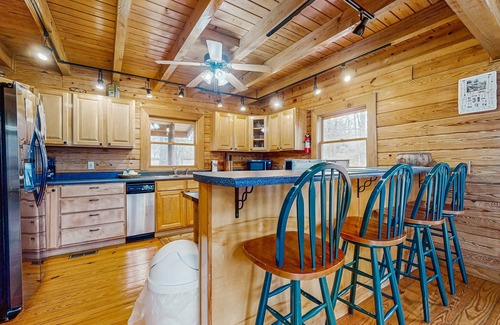 Tazewell Cabin | Dog-friendly lake home with private floating dock - jetted tub, firepit, & decks