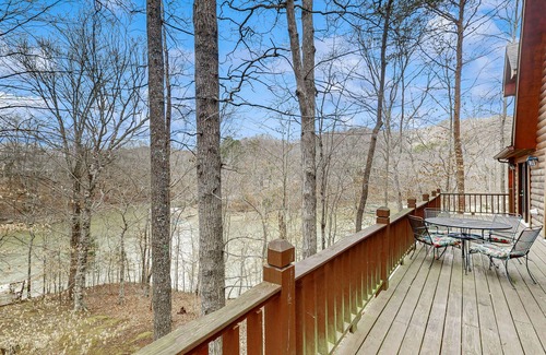 Tazewell Cabin | Dog-friendly lake home with private floating dock - jetted tub, firepit, & decks