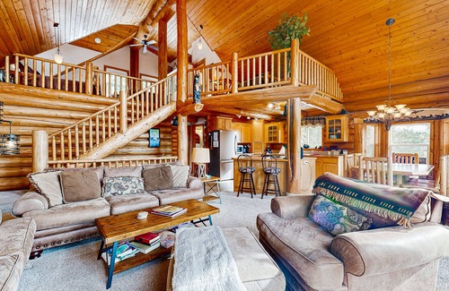 Cascade Cabin | Dog-Friendly Lake-View Cabin with Deck, Firepit & Pool Table