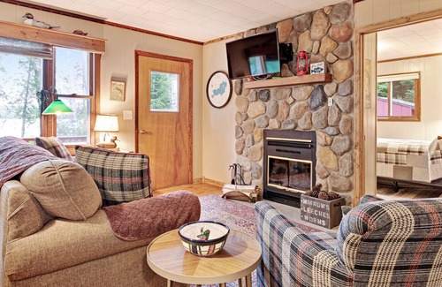Land O Lakes Cottage | Dog-Friendly Lakefront Cottage w/ Dock, Kayaks, Canoe, and Snowshoes