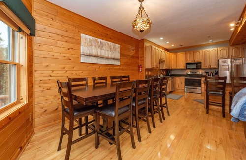McHenry House | Dog Friendly Lakefront Bliss: Hot Tub, Views & Fun