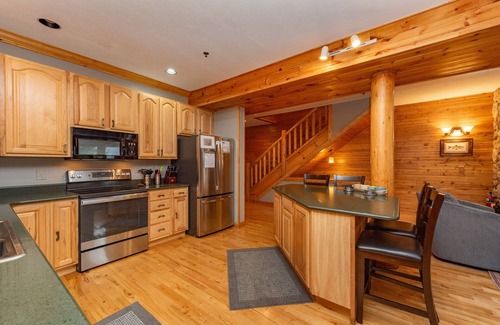 McHenry House | Dog Friendly Lakefront Bliss: Hot Tub, Views & Fun