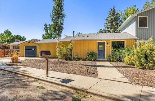 Boise Bench House | Dog Friendly Light & Bright Space w/Patio & BBQ | > 10 min Drive to Downtown & BSU