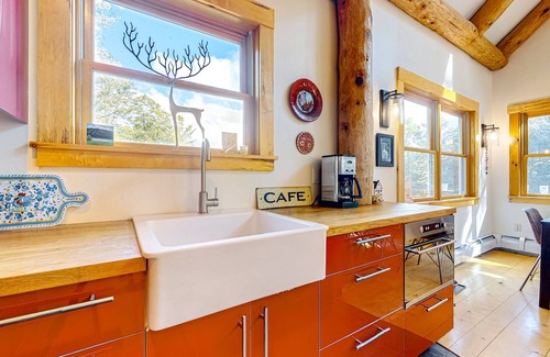 Mount Holly House | Dog-friendly lodge with game room, 2 fireplaces, kayaks, SUPs & bikes