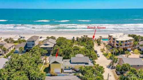 New Smyrna Beach Apartment | Dog Friendly Loft STEPS from Beach with Gas Barbecue Grill and Upstairs Deck!