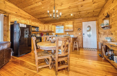Blue Ridge Cabin | Dog-Friendly Log Cabin with Hot Tub, Fire Pit, and Game Room.