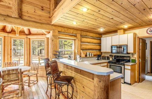 McCall House | Dog-friendly log cabin w/a private hot tub, firepit & room for the whole group