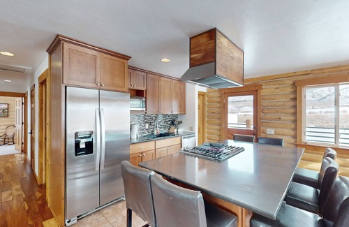 Silverthorne House | Dog-friendly log home with mountain views & large deck - near skiing, golfing