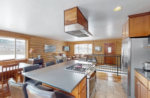 Silverthorne House | Dog-friendly log home with mountain views & large deck - near skiing, golfing