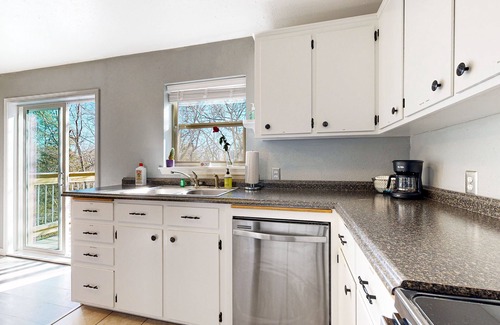 Eureka Springs House | Dog-friendly log home near downtown with firepit, gas grill, & decks