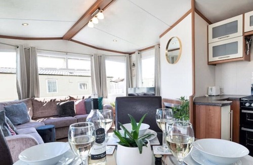 Prestatyn House | Dog Friendly* Lovely Caravan by the Beach at Lyon’s Lido Beach Prestatyn