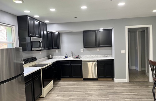 Ashland House | Dog Friendly Lower Level Basement Apartment.