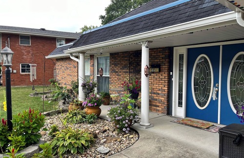 Ashland House | Dog Friendly Lower Level Basement Apartment.