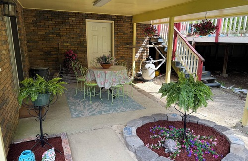 Ashland House | Dog Friendly Lower Level Basement Apartment.
