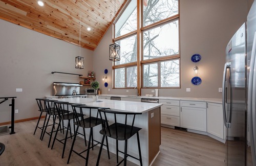 Waterfront Greens House | Dog Friendly Luxe Deep Creek Stay w/Indoor Pool