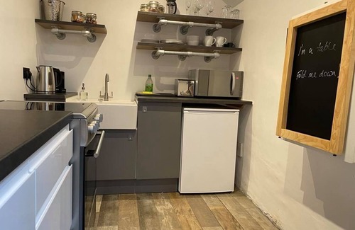 Newquay Cottage | Dog-friendly luxury super-king studio suite