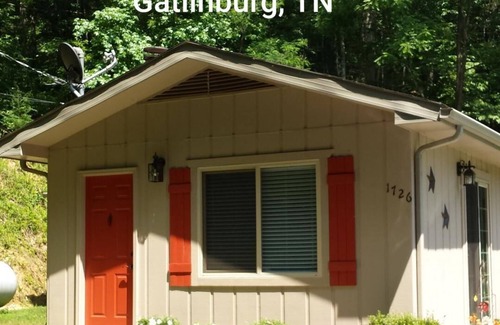 Gatlinburg - Pigeon Forge Cottage | Dog Friendly Moonfall Cottage Gatlinburg