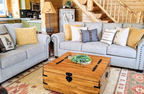 Island Park House | Dog Friendly! Mountain Lake Lodg,3Br/3Ba,Firepit,BBQ,LakeView,30m to YNP,Bunkhouse