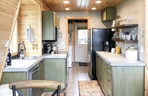 Island Park House | Dog Friendly! Mountain Lake Lodg,3Br/3Ba,Firepit,BBQ,LakeView,30m to YNP,Bunkhouse