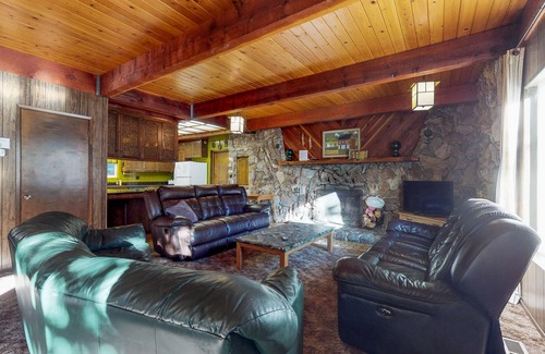 Sierra Cedars Cabin | Dog-Friendly Mountain Cabin with Great View & Location a Few Miles from Town