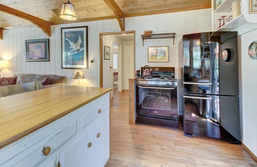 Idyllwild House | Dog-friendly mountain retreat with private hot tub & well-appointed deck