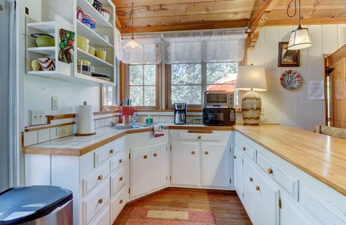 Idyllwild House | Dog-friendly mountain retreat with private hot tub & well-appointed deck