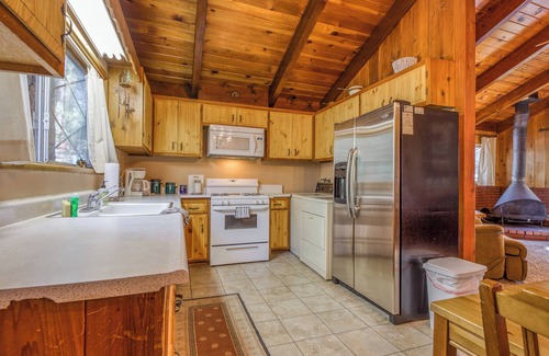 Idyllwild Cabin | Dog-friendly mountain home with hot tub & amazing views - near town & hiking