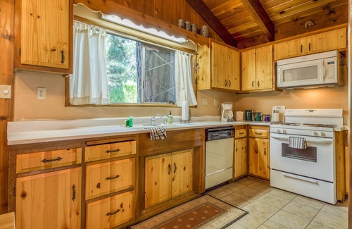 Idyllwild Cabin | Dog-friendly mountain home with hot tub & amazing views - near town & hiking