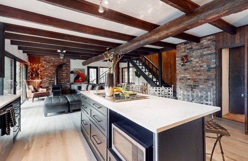 Mirrormont House | Dog-friendly mountain-view home with fireplace, deck, grill, streaming, & W/D