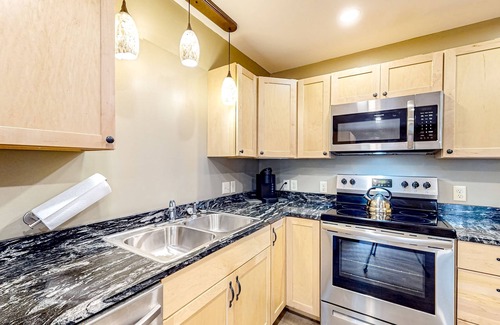 Paris Apartment | Dog-friendly, newly built apartment near Norway Lake & Sunday River
