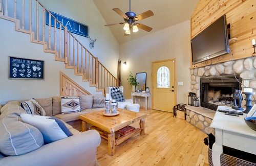 Eagar Cabin | Dog-Friendly Nutrioso Cabin w/Wraparound Porch!