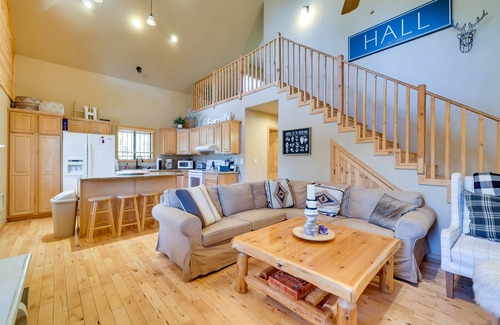 Eagar Cabin | Dog-Friendly Nutrioso Cabin w/Wraparound Porch!