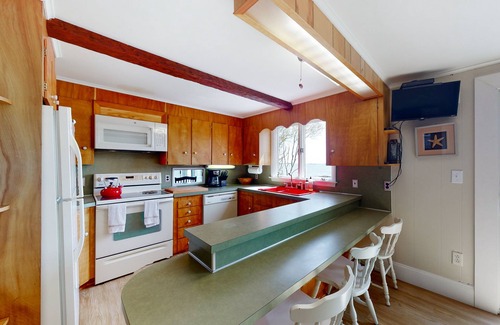Spruce Head House | Dog-friendly ocean-view house with expansive deck & grill - snowbirds welcome
